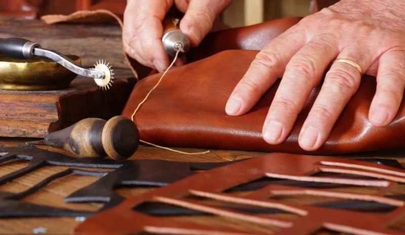 toscana-italy-leather-artisan-workshops-in-florence-11